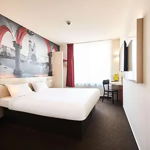 بي آند بي كراكوف سنتروم فندق